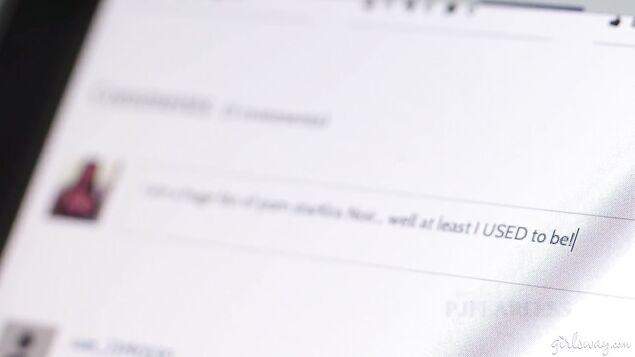 Темнокожая лесбиянка трахает сисястую мамину подругу страпоном в киску