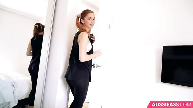 Рыжая нимфа с соблазнительными формами долбится в вагину до изнеможения