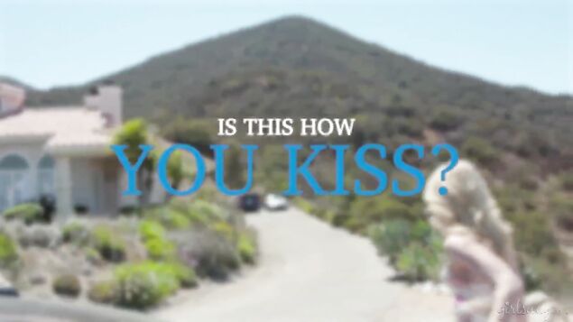 Озорные курвы с маленькими титьками лижут друг другу лохматые письки