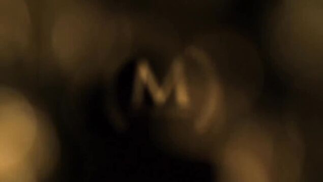 Одинокая студентка раздвинула ножки и обласкала мокрую киску пальцами